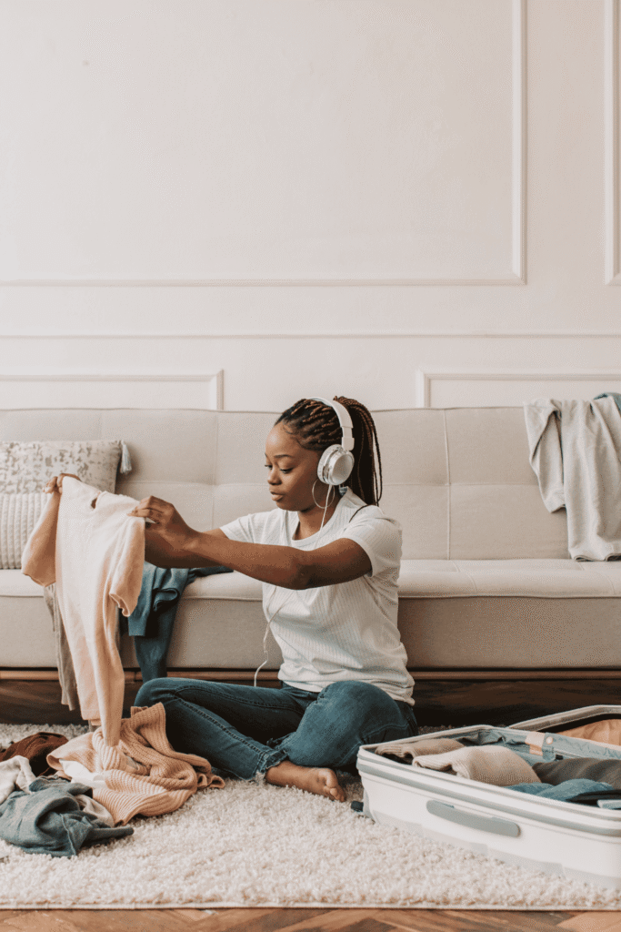 Closet Decluttering in 10 Minutes a Day: The Lazy Girl’s Guide 6 Closet Decluttering